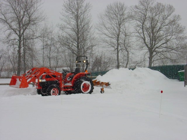 winter'07tractor.jpg